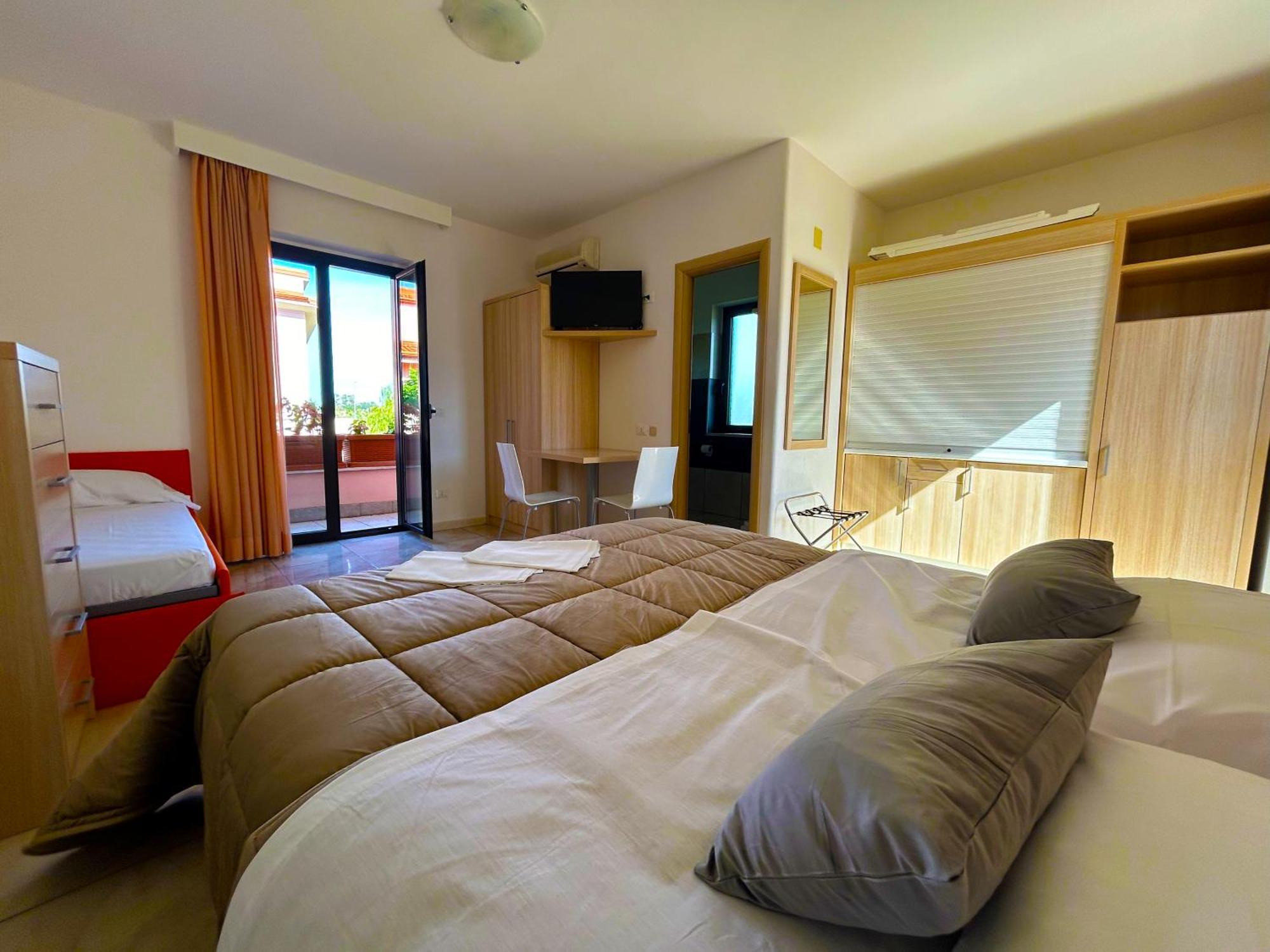 Resort Park Village روسانو المظهر الخارجي الصورة